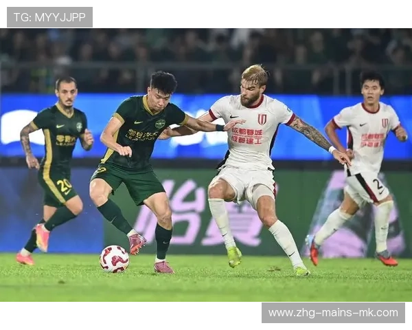 成都蓉城在关键时刻的长传产生巨大威胁