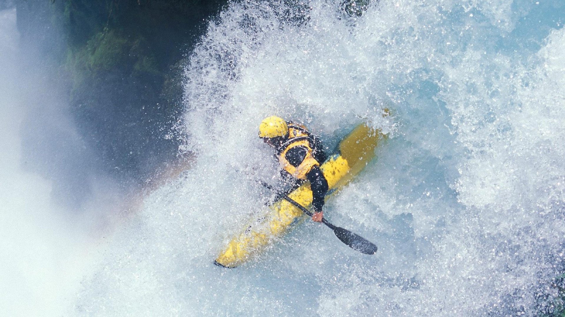 全国街头健身公开赛 自重力量选手完成高难度动作
